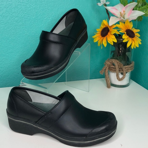 Dansko Shoes - Dansko black leather clog size 40